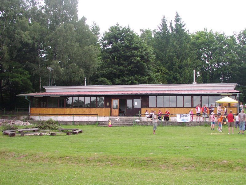 Yachtclub Pardubice, sportovní areál a ubytování na Seči